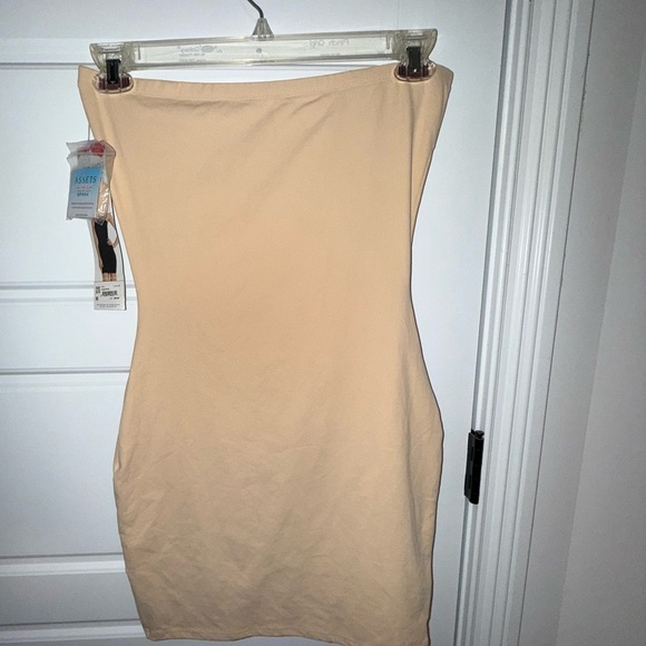 Spanx Assets Red Hot Nude Sleek Slimmers Strapless Slip 2253 NWT includes straps - Picture 3 of 8